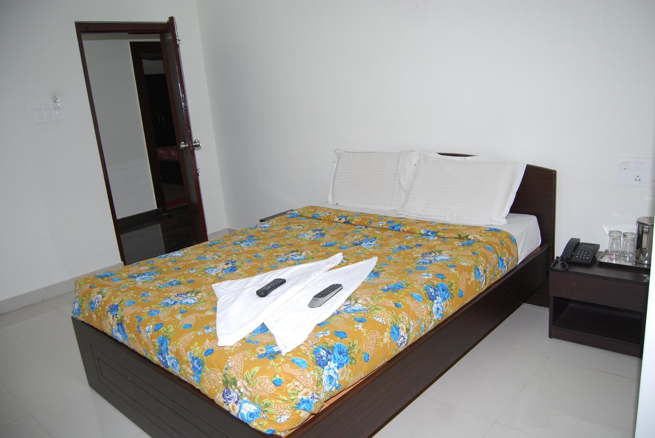 Pratham Residency Hotel Мисор Екстериор снимка