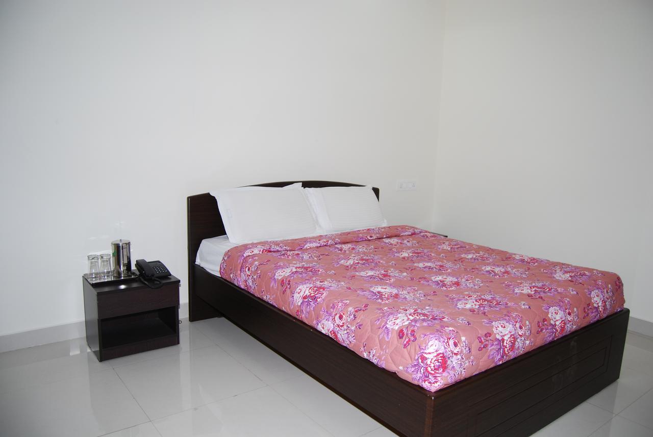 Pratham Residency Hotel Мисор Екстериор снимка