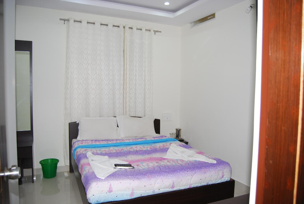 Pratham Residency Hotel Мисор Екстериор снимка
