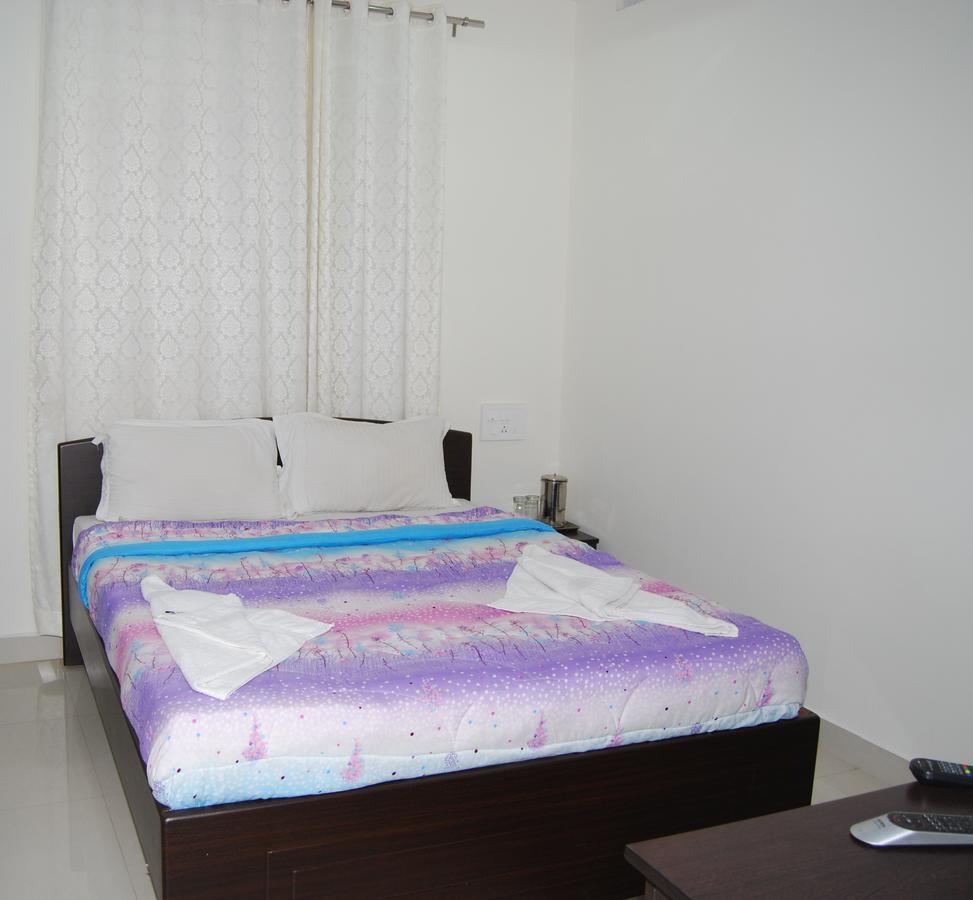 Pratham Residency Hotel Мисор Екстериор снимка